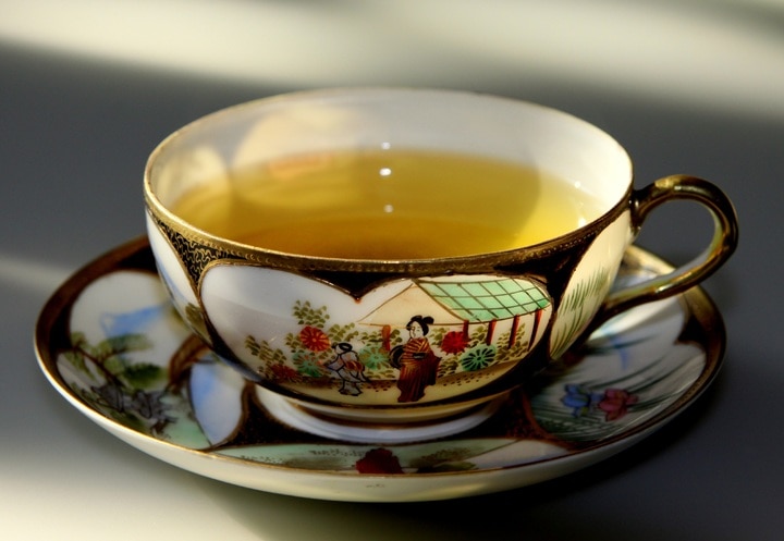 green tea in chinese tea cup