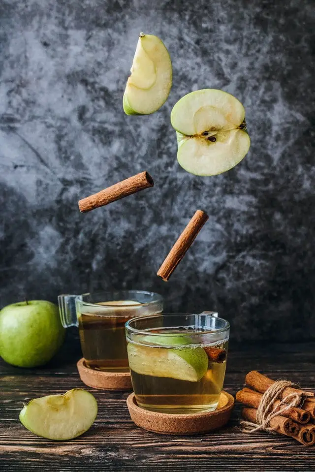 green tea with apple