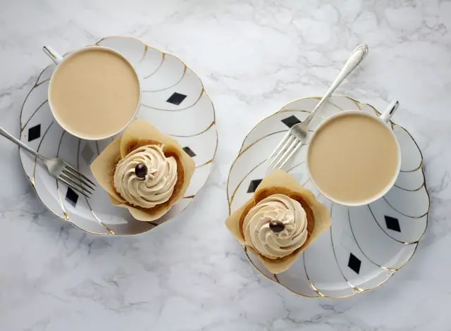 White tea served with vanilla muffin